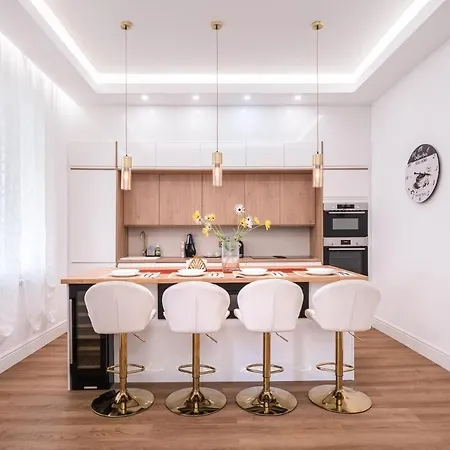 Parcheggio Privato 15 Minuti A Piedi Dalla Stazione Di Migliarina Appartamento La Spezia