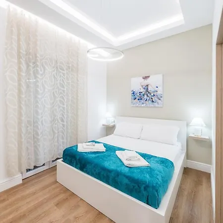 Parcheggio Privato 15 Minuti A Piedi Dalla Stazione Di Migliarina Apartmán *
